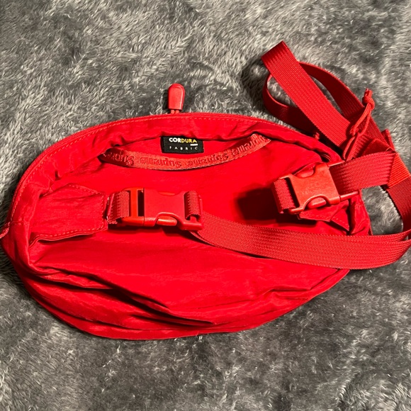 SUPREME Waist Bag - Picture 3 of 3